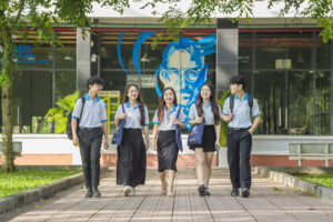 Sinh viên theo học Cử nhân Anh Quốc UKB tại Trường Đại học Kinh tế - Luật (UEL)