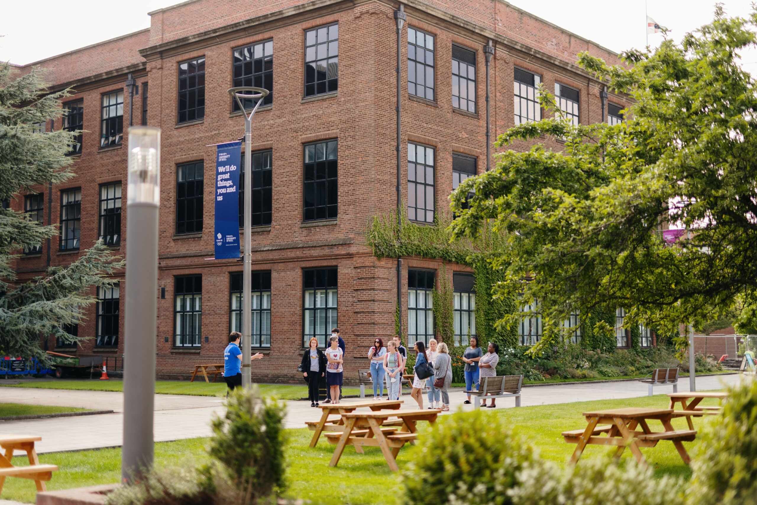 Đại học Hull cấp học bổng Cử nhân Anh Quốc UKB 2026